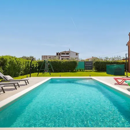 Holiday home Dori With Private Pool Fazana