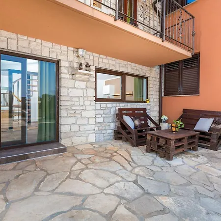 Dori With Private Pool Casa vacanze Fažana