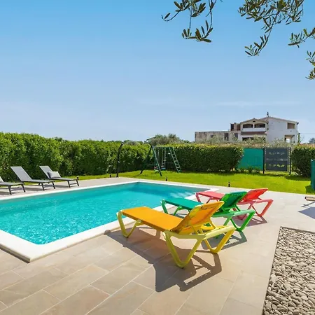 Dori With Private Pool Casa vacanze Fažana