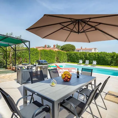 Dori With Private Pool Fažana